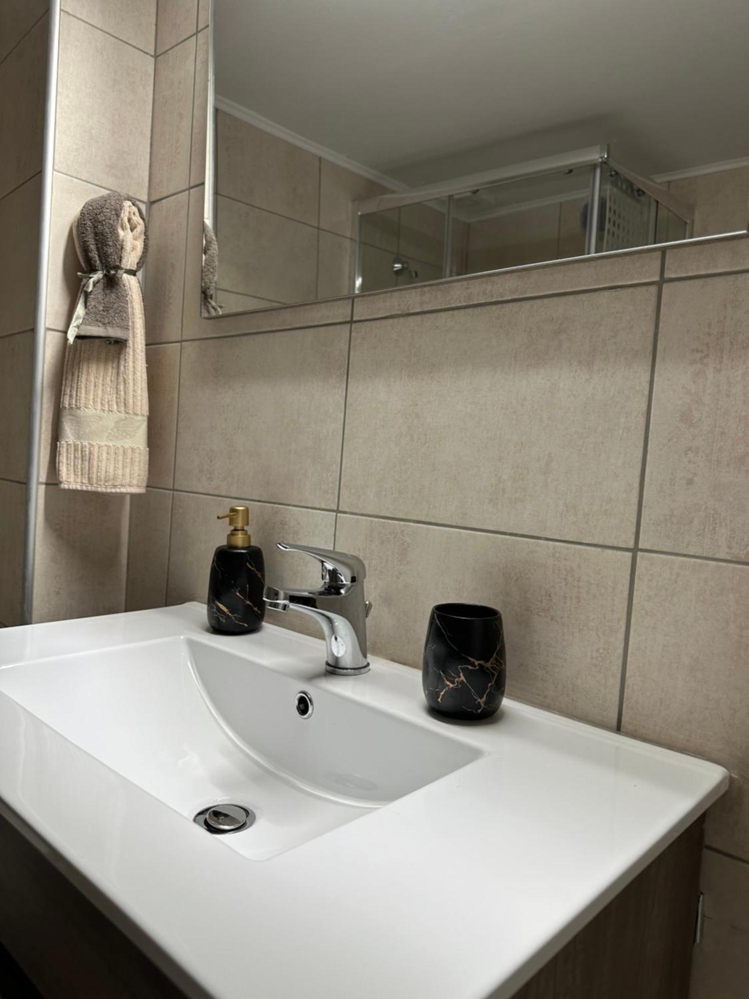 Lux Apartment Next To The Sea Пирея Екстериор снимка